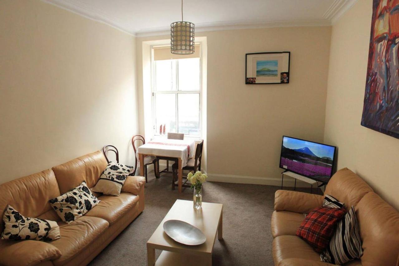 Entire Apartment In Edinburg Exteriör bild