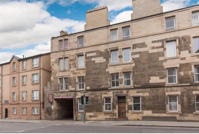 Entire Apartment In Edinburg Exteriör bild